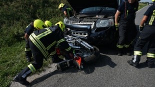 Frontal in einen Land Rover fuhr ein 51-Jähriger aus dem Bezirk Zwettl. Der Biker erlag noch an ...