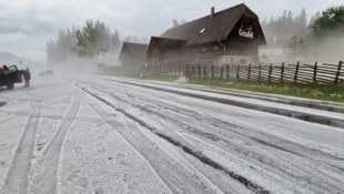 Am Pogusch sorgte ein heftiges Hagelgewitter für winterliche Fahrverhältnisse.
