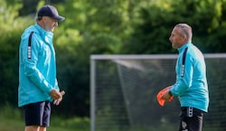 Grübelt noch bezüglich Einser-Goalie: Austria-Coach Christian Schaider (re.).