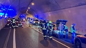 Ein Riesenaufgebot an Einsatzkräften kümmerte sich im Tunnel um die Verletzten.