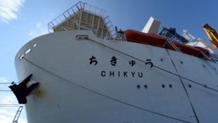 Die „Chikyu“ soll in bis zu 5550 Metern Tiefe nach Seltenen Erden bohren.