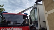 Vogel in Not: Die Feuerwehr wurde von den Hauseigentümern verständigt.