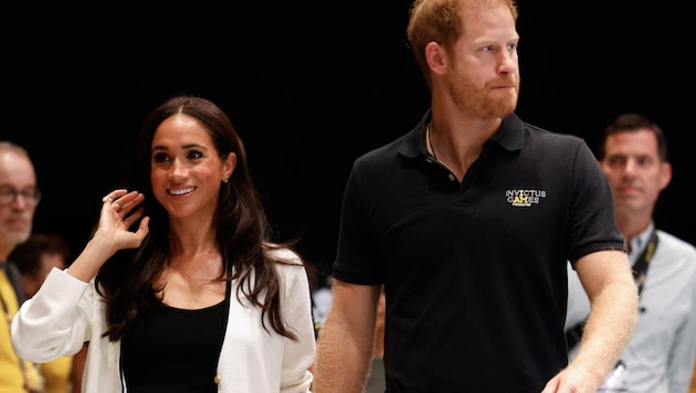 Herzogin Meghan und Prinz Harry sollen jetzt mehrere Mitarbeiter entlassen haben. Der Grund ...