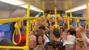 Zuerst stand sie still, dann war sie überfüllt – ein Zug der U6 im Frühverkehr.