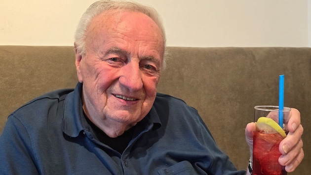 Josef Tauber, mit Victor-Adler-Plakette und Komturkreuz des Landes geehrt, wird 85.