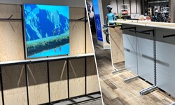Leer geräumte Regale prägen noch das Bild in der Intersport-Filiale in Reutte.