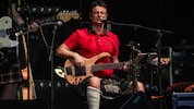 „Die Lauser“-Mitglied Markus Hinker biss sich durch und spielte beim legendären Südsteirerfest ...