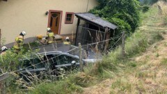 Der Pkw hatte sich gelöst und war über den Hang gerollt.