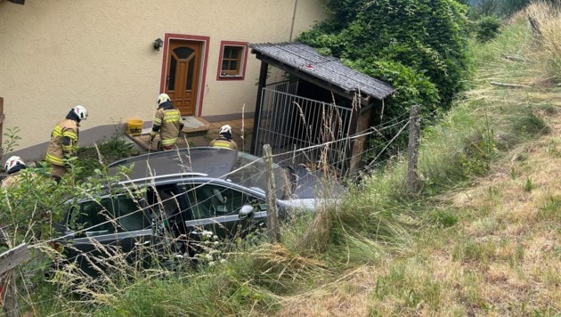 Der Pkw hatte sich gelöst und war über den Hang gerollt.