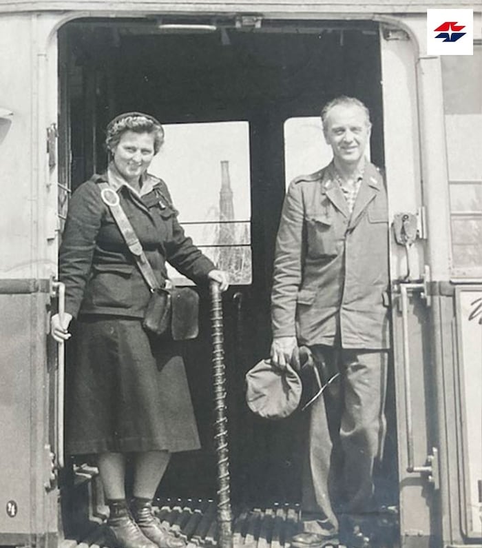 In den 1940er-Jahren arbeitete Wenda als Straßenbahnschaffnerin bei den Wiener Linien.