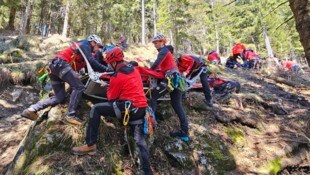 Die 1900 steirischen Bergretter trainieren regelmäßig für anspruchsvolle Einsätze