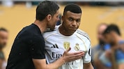 Kylian Mbappé (re.) ist derzeit nicht gut auf seinen Trainer Xabi Alonso zu sprechen.