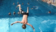 Eine Schweizer Gemeinde verbietet Ausländern den Zugang zu ihrem Freibad.