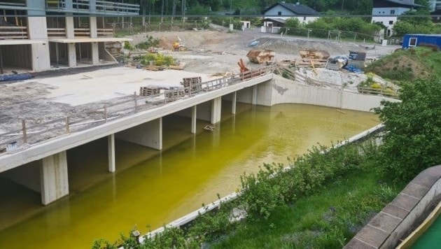 Die Nachbarin der „Geister-Baustelle“ in Igls stellte der „Krone“ ein Foto zur Verfügung.