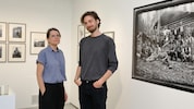 Die Kuratorin der Ausstellung „Von oben im Tal“ Margit Neuhold mit dem Künstler Simon Baptist im ...
