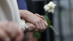 Was tun, wenn man einen lieben Menschen verliert? Jedenfalls müsse man der Trauer ihre Zeit und ...