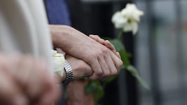 Was tun, wenn man einen lieben Menschen verliert? Jedenfalls müsse man der Trauer ihre Zeit und ...