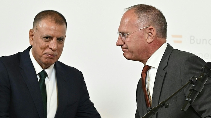 von links: der jordanische Minister Mazin Abdellah Hilal Al-Farrayeh und Innenminister Gerhard ...