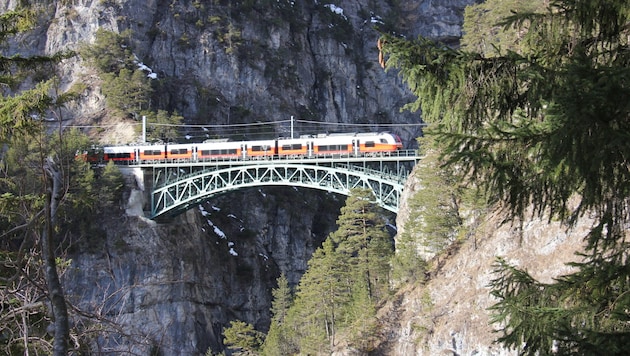 Zwischen Innsbruck und Mittenwald wurde ein Schienenersatzverkehr eingerichtet.