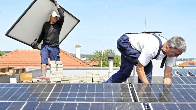 Die wachsende Zahl an PV-Anlagen bringt die Drähte der EVN-Tochter Netz-NÖ zum Glühen. Bei den ...