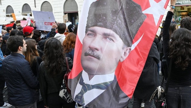 Atatürk machte sich für eine strikte Trennung von Staat und Kirche stark.