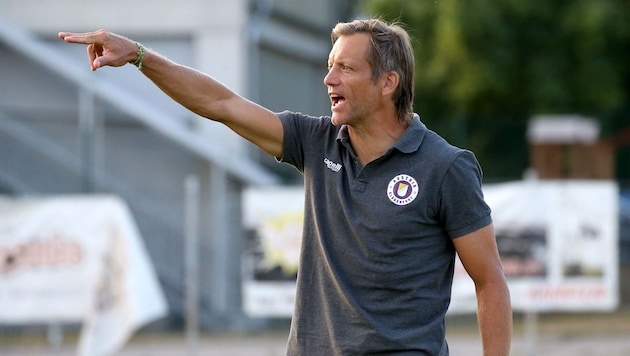 Austria Klagenfurt-Trainer Rolf Landerl hat noch viel Arbeit vor sich.