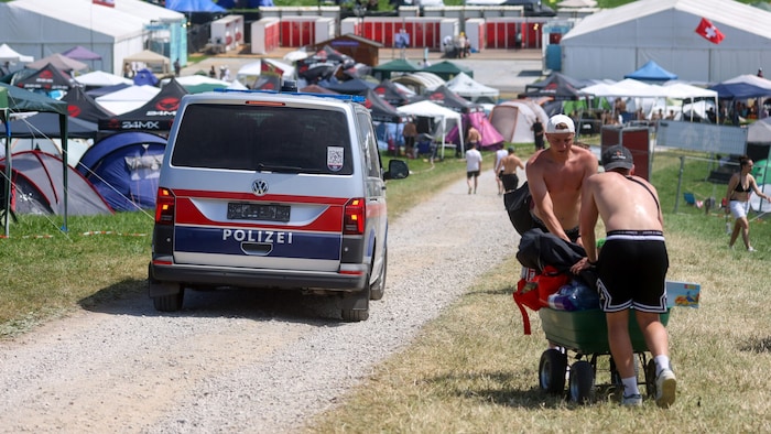 Polizei-Streife am Festivalgelände