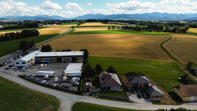 Nachdem der Plan für ein Logistikzentrum in Neukirchen bei Lambach scheiterte, ist Ried im ...