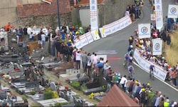 Eine makabre und respektlose Szene erschüttert am Rande der Tour de France nicht nur ...