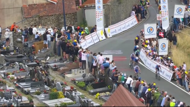 Eine makabre und respektlose Szene erschüttert am Rande der Tour de France nicht nur ...