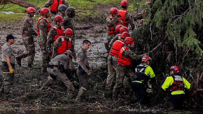 Nach wie vor suchen die Einsatzkräfte in Texas nach Dutzenden vermissten Personen.