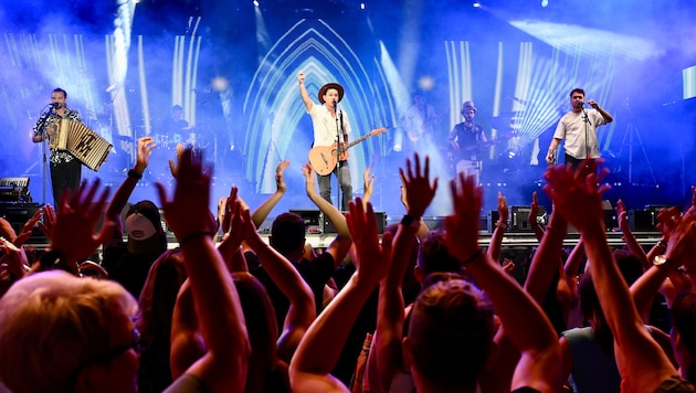 Matakustix hat es geschafft: Die Kärntner Band steht im Finale für den Wiesn-Hit. Nun braucht ...