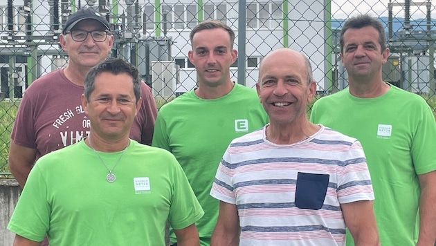 Die Lebensretter: vorne Harald Lind und Peter Fahrnleitner, hinten Franz Uhl, Martin Glaser und ...