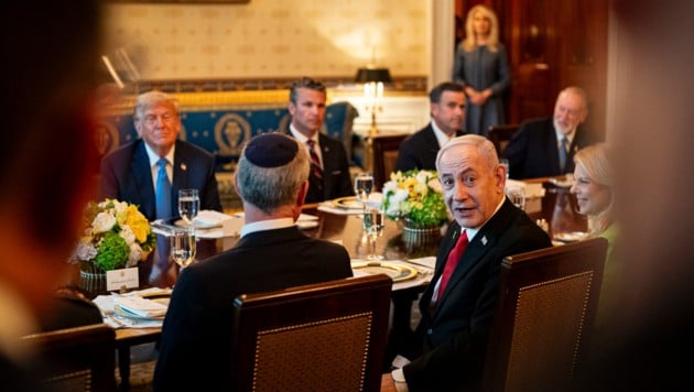 Trump (l.) beim Treffen mit Netanyahu (r.v.)