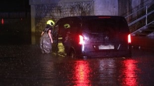 In einer Unterführung im Stadtgebiet von Knittelfeld war ein Lenker in seinem Auto ...
