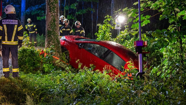 Der Wagen drohte weiter abzurutschen