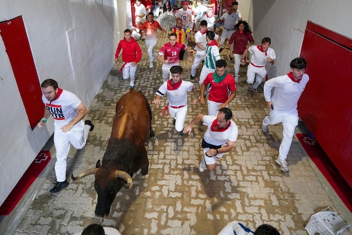 Bei den „Sanfermines“ gibt es inzwischen nicht nur Stierrennen und -Kämpfe, sondern auch viel ...