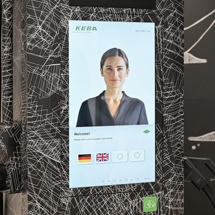 „Wie kann ich Ihnen helfen?“ KI-Assistentin „Kea“ soll künftig unter anderem an E-Ladestationen ...