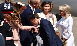 Frankreichs Präsident Emmanuel Macron begrüßte Prinzessin Kate mit einem Handkuss.