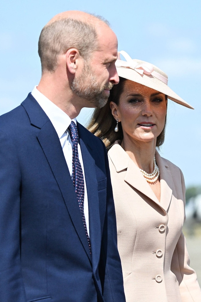 Prinz William und Prinzessin Kate holten die Macrons vom Flughafen ab.