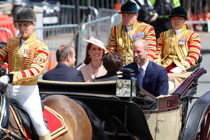 Prinzessin Kate und Prinz William bei der Kutschfahrt beim Empfang von Emmanuel und Brigitte ...