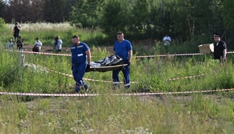 Beamte der Strafverfolgungsbehörden erklärten demnach, am Tatort sei eine Schusswaffe gefunden ...
