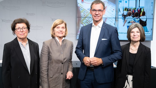 Eva Grabherr, Landesrätin Barbara Schöbi-Fink, Landeshauptmann Markus Wallner und Monika Steurer ...
