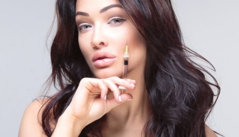 Sexy oder übertrieben? Lippenunterspritzungen entwickeln sich zum lukrativen Geschäft. 