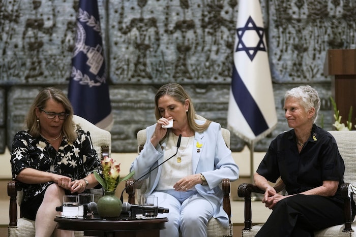 Auch Israels First Lady (Mitte) war bei der Vorstellung des Berichts dabei.