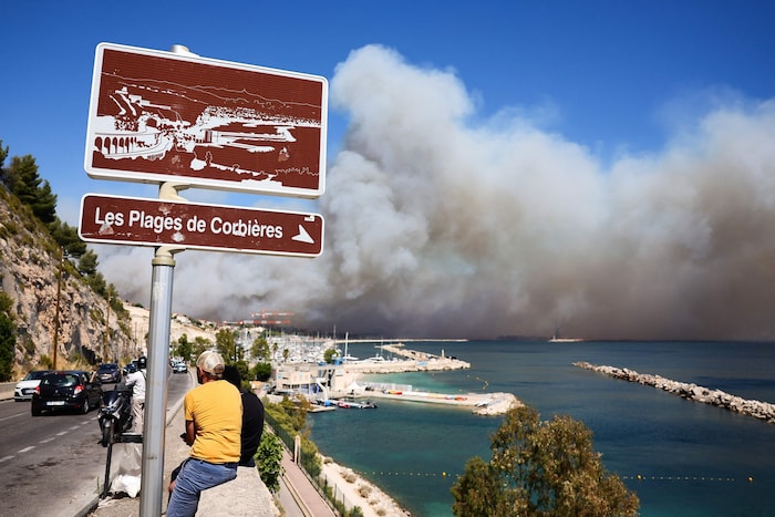Dichte Rauchwolken rund um Marseille, der Flughafen wurde gesperrt.