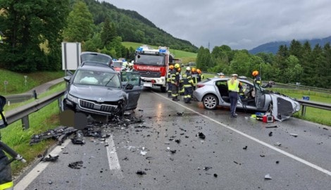 Auf der B 320 bei Pruggern wurden sieben Menschen, darunter Kinder, verletzt