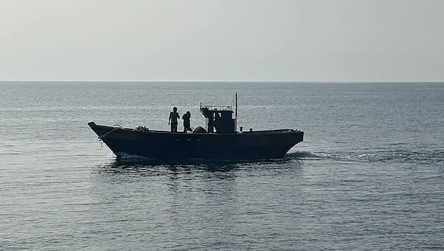Ein Fischerboot aus Nordkorea beim Überqueren der Grenze zu Südkorea (Symbolbild)