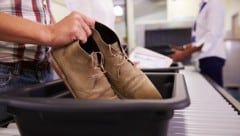 Nach fast zwei Jahrzehnten müssen Fluggäste in den USA bei der Sicherheitskontrolle nicht mehr ...