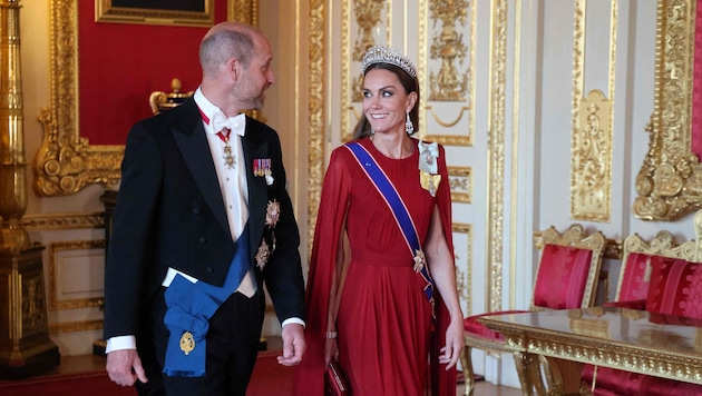 Prinz William konnte die Augen nicht von seiner wunderschönen Ehefrau abwenden. Kein Wunder, ...